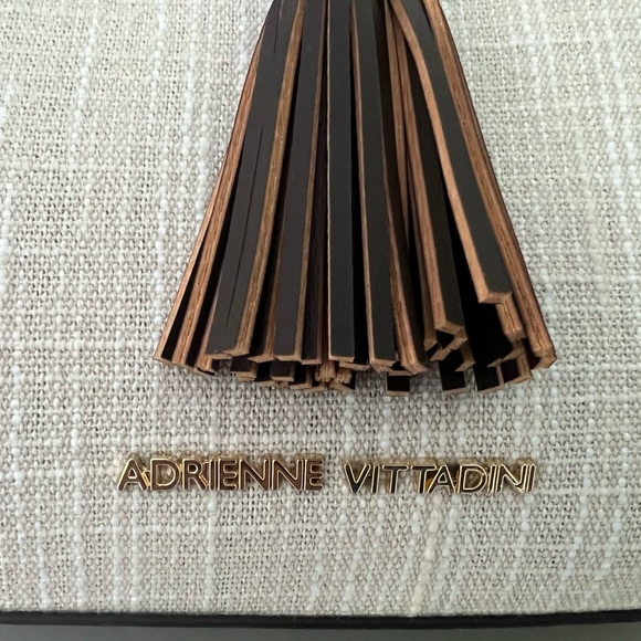 Adrienne Vittadini Women's Crossbody Bag🌸 - Picture 6 of 6